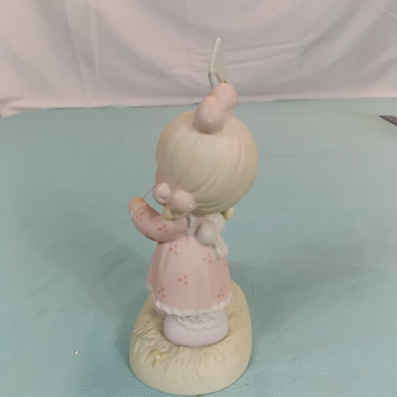 E2- 14 1994 Sending My love Your Way Precious Moments #528609 Girl with Kite - Picture 4 of 5